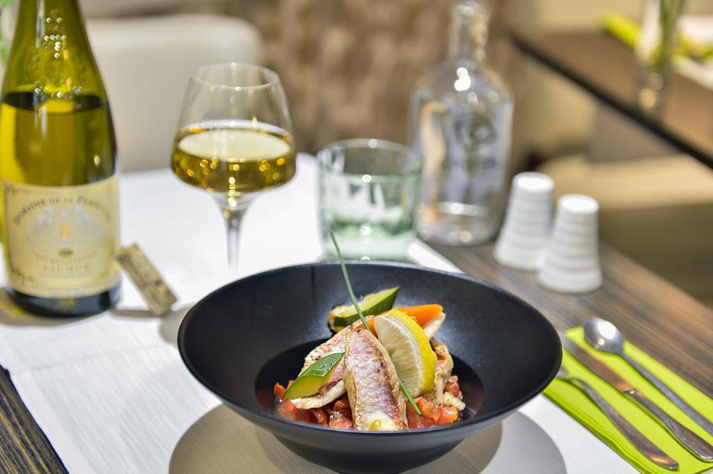 סומור Cristal Hotel Restaurant - Logis Hotels מראה חיצוני תמונה