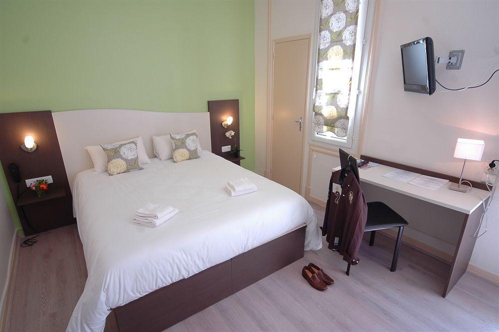 סומור Cristal Hotel Restaurant - Logis Hotels מראה חיצוני תמונה