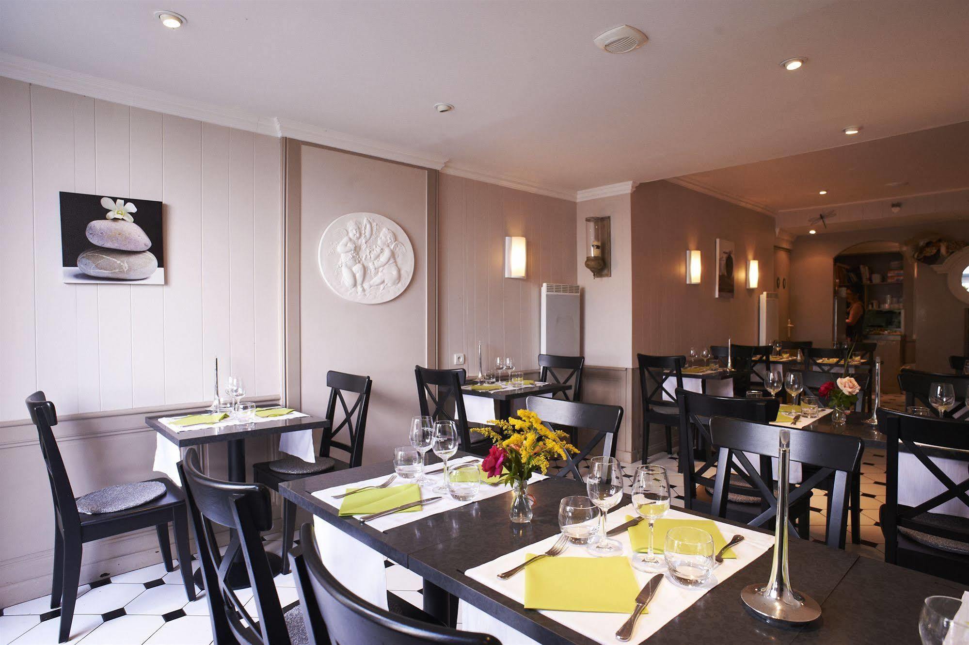 סומור Cristal Hotel Restaurant - Logis Hotels מראה חיצוני תמונה