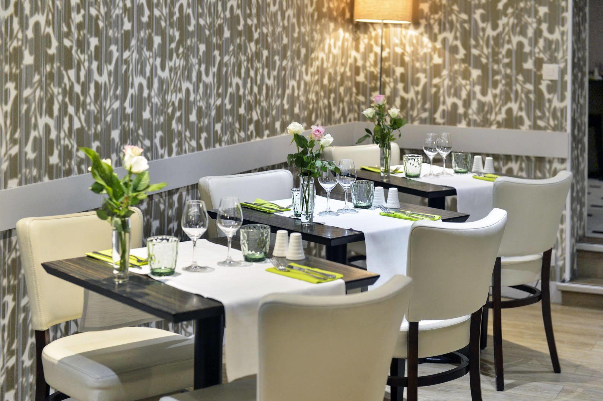 סומור Cristal Hotel Restaurant - Logis Hotels מראה חיצוני תמונה