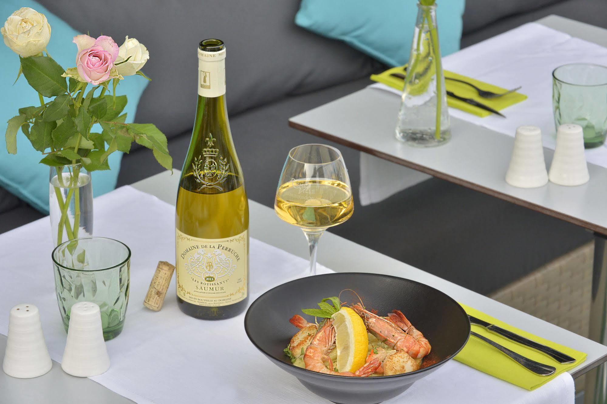 סומור Cristal Hotel Restaurant - Logis Hotels מראה חיצוני תמונה