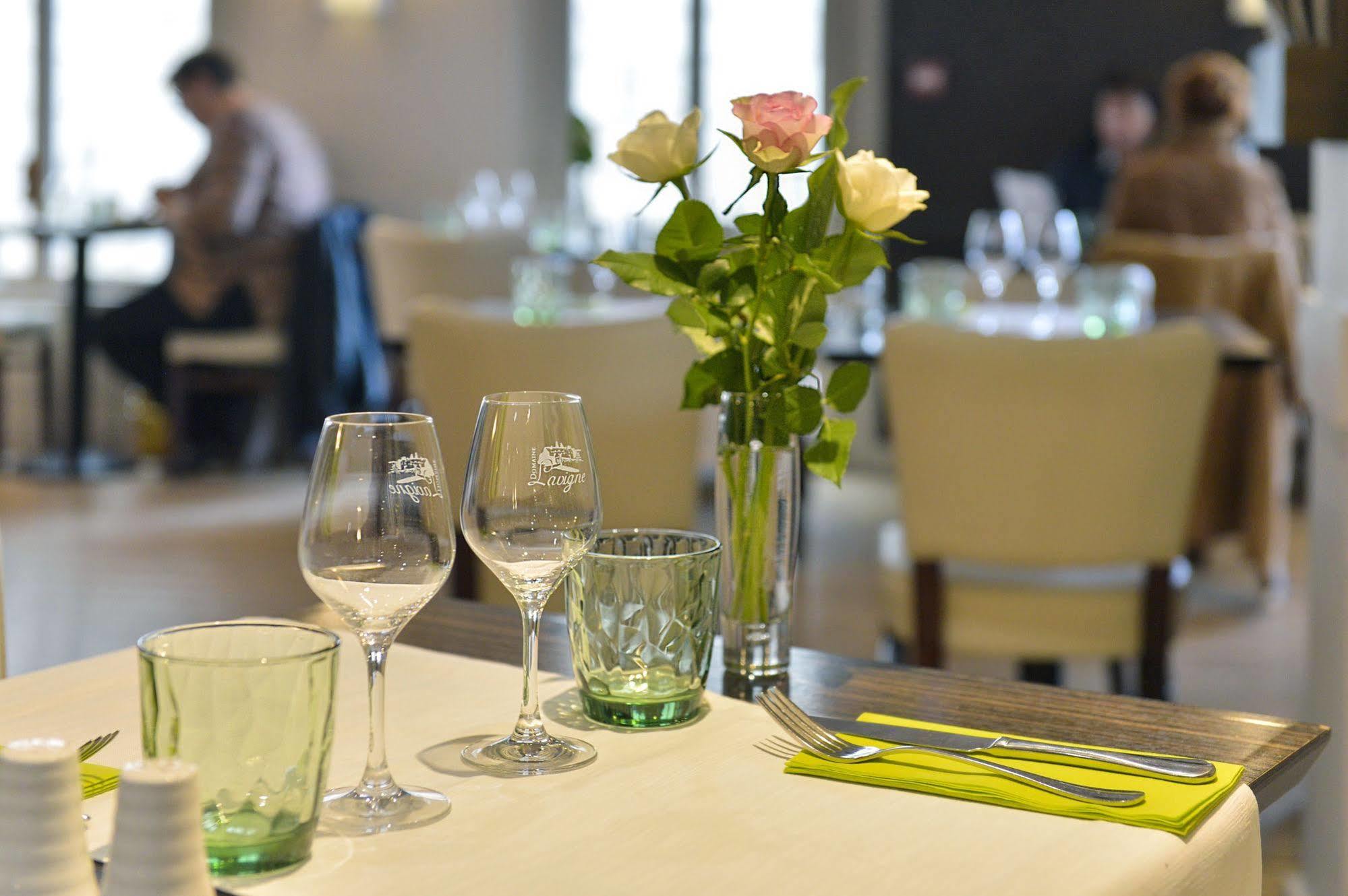 סומור Cristal Hotel Restaurant - Logis Hotels מראה חיצוני תמונה