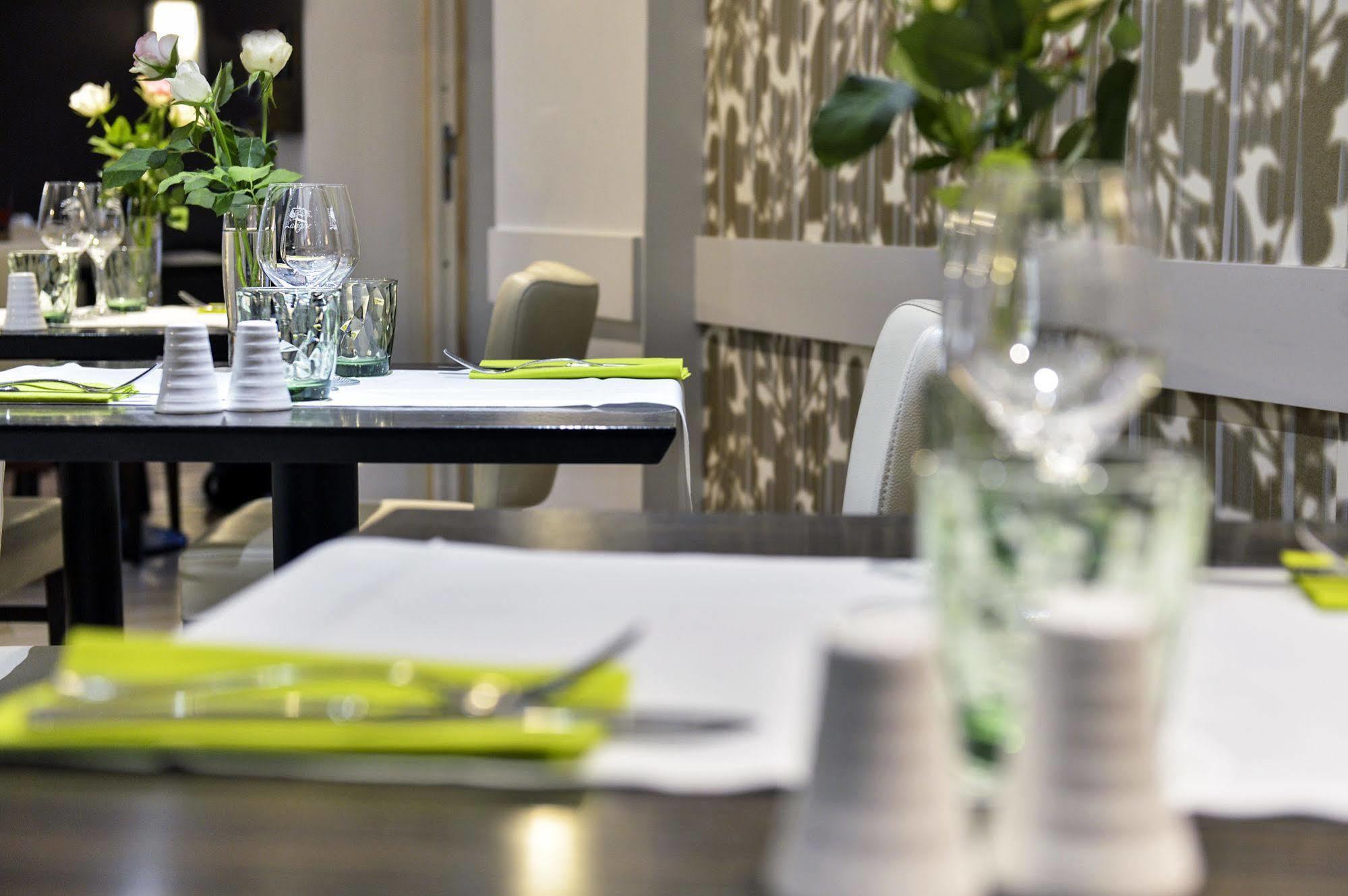 סומור Cristal Hotel Restaurant - Logis Hotels מראה חיצוני תמונה