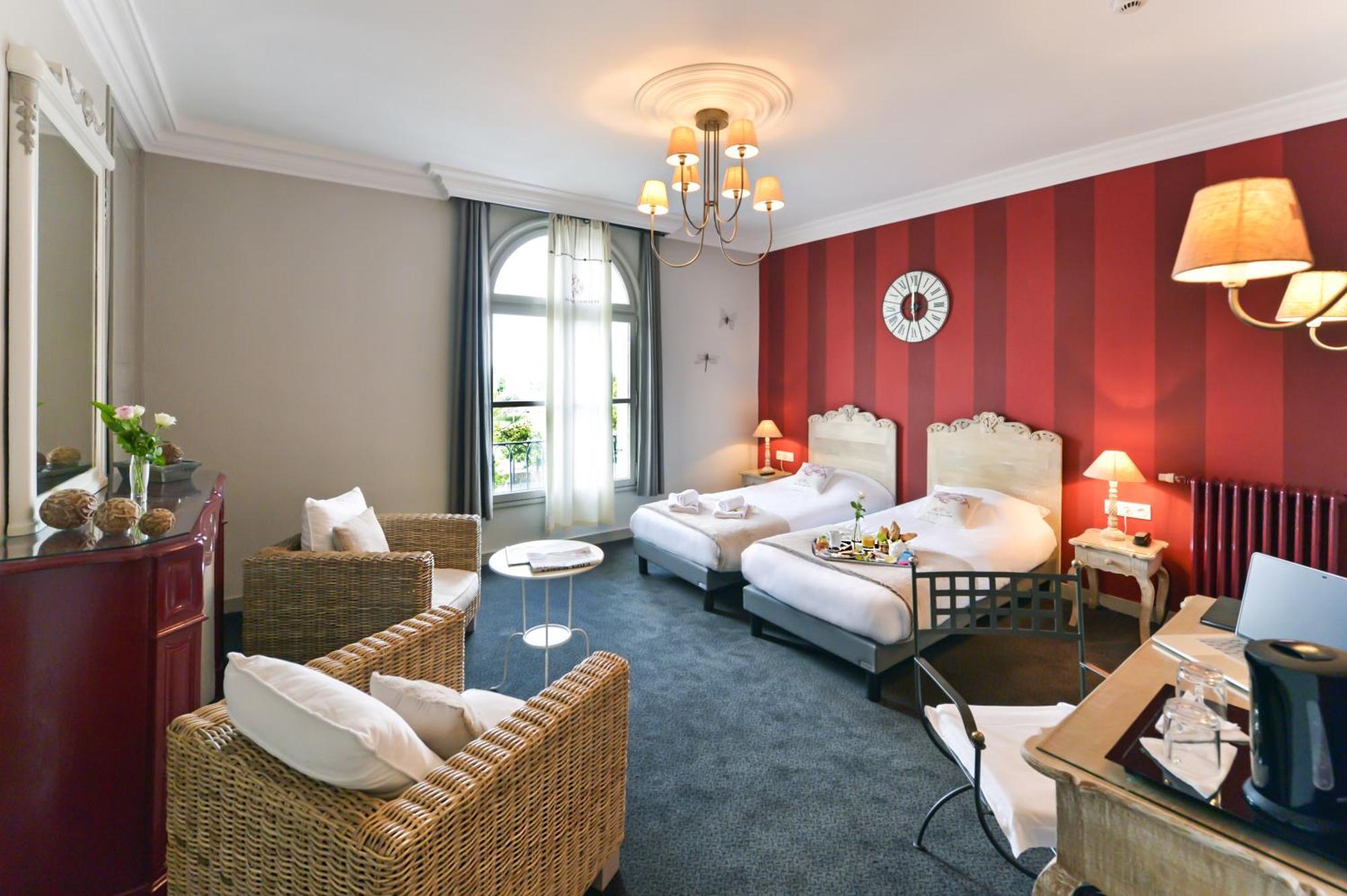 סומור Cristal Hotel Restaurant - Logis Hotels מראה חיצוני תמונה