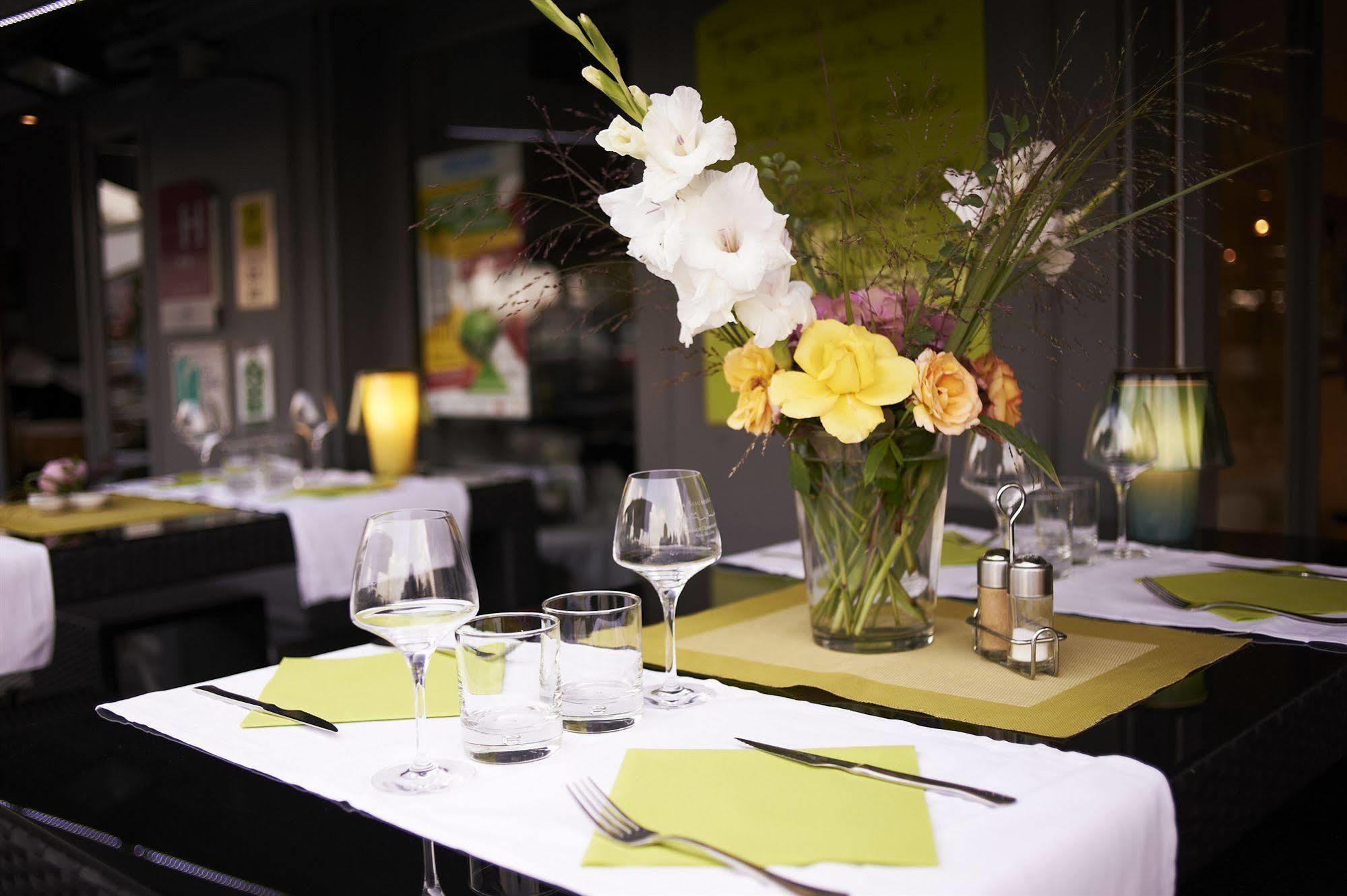 סומור Cristal Hotel Restaurant - Logis Hotels מראה חיצוני תמונה
