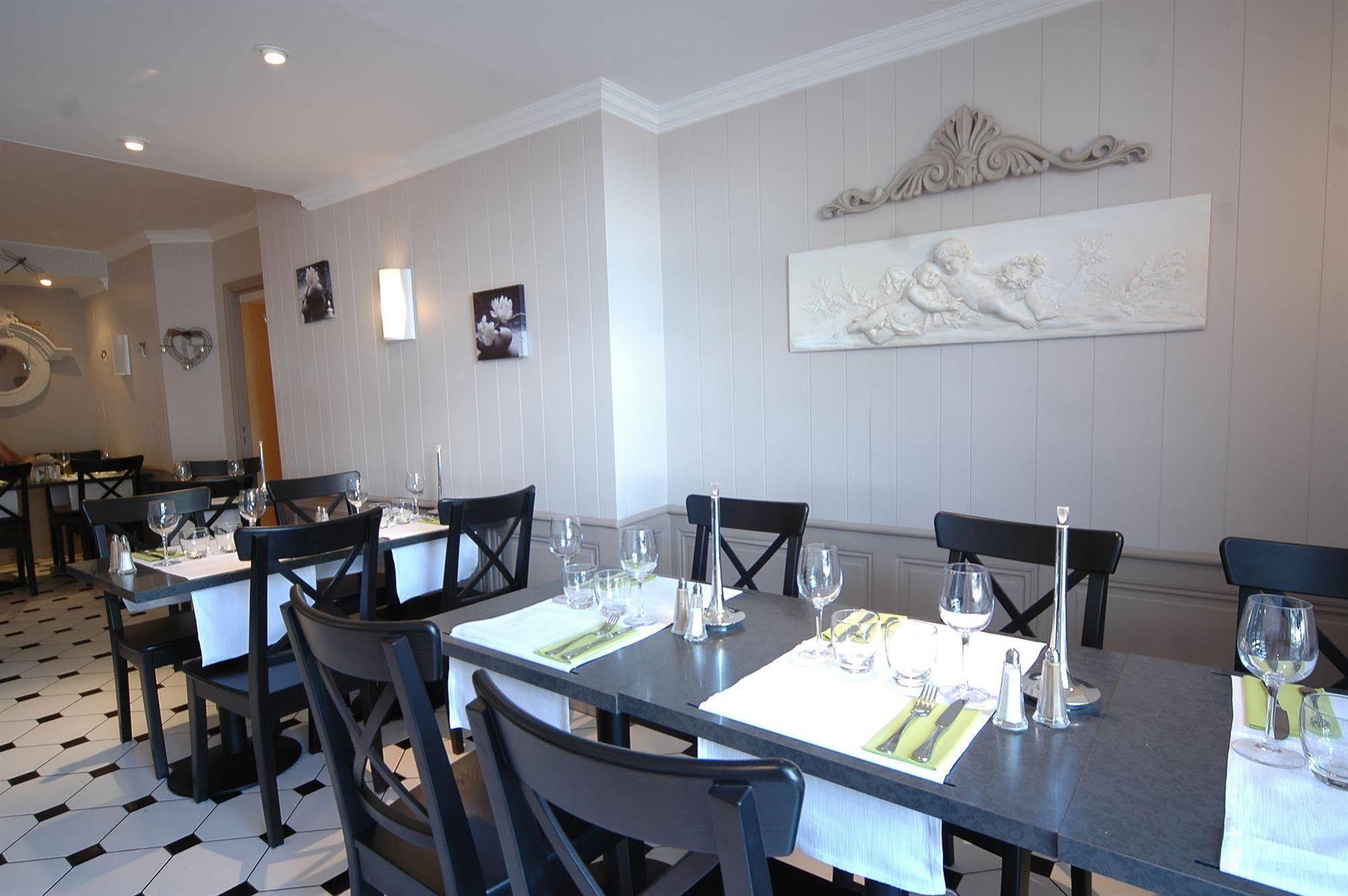 סומור Cristal Hotel Restaurant - Logis Hotels מראה חיצוני תמונה