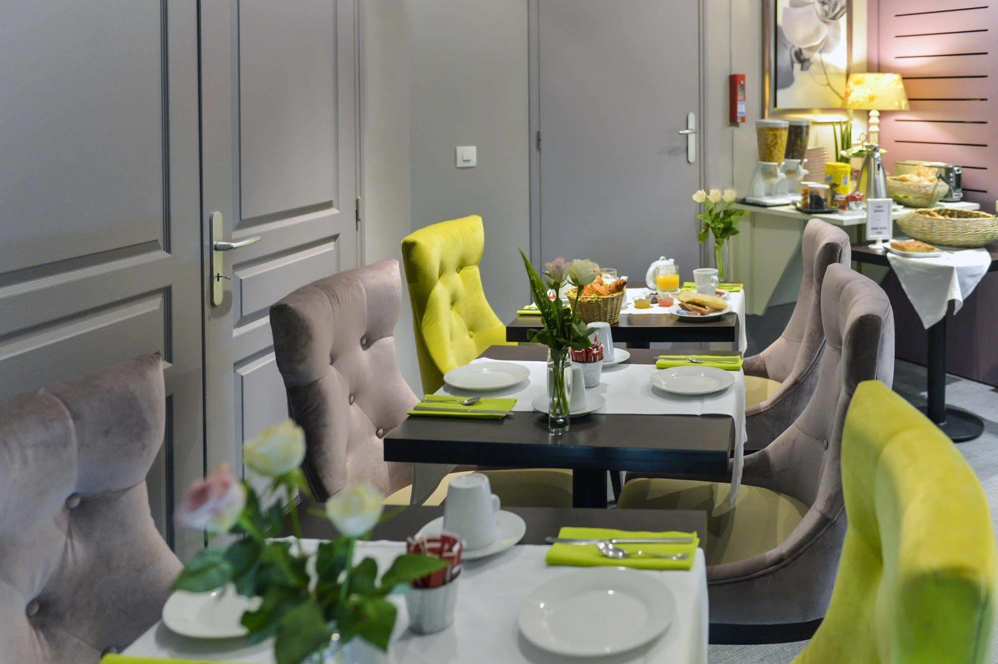סומור Cristal Hotel Restaurant - Logis Hotels מראה חיצוני תמונה
